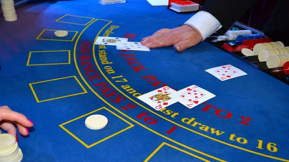 how to win online blackjack